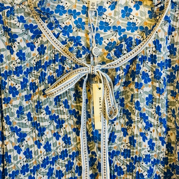 NWT- Max Studio - Sz. 2X - Semi sheer Blue Floral Boho/Peasant Blouse. - Picture 2 of 4